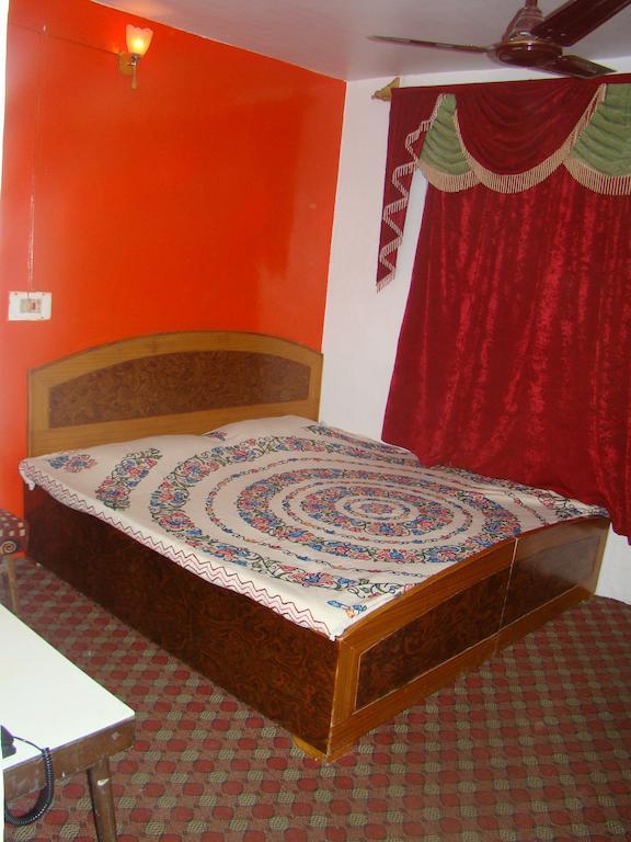 Srīnagar Hotel Grand City חדר תמונה