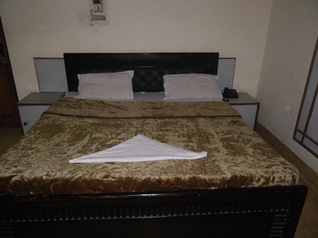Srīnagar Hotel Grand City חדר תמונה