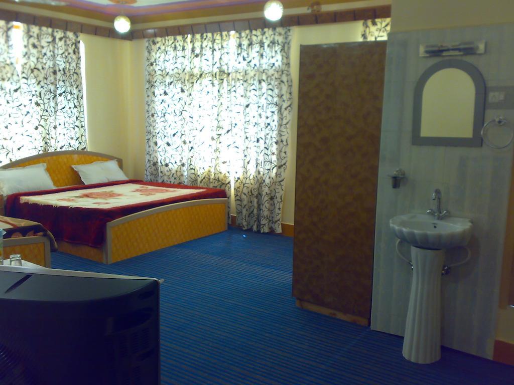 Srīnagar Hotel Grand City מראה חיצוני תמונה