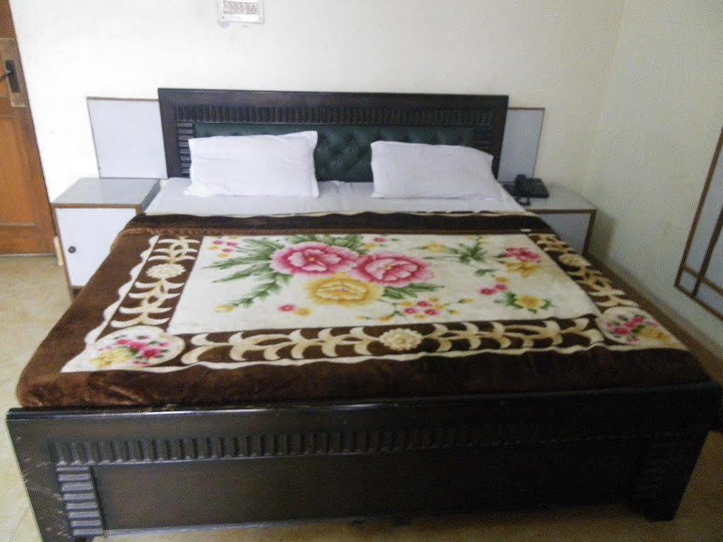 Srīnagar Hotel Grand City מראה חיצוני תמונה
